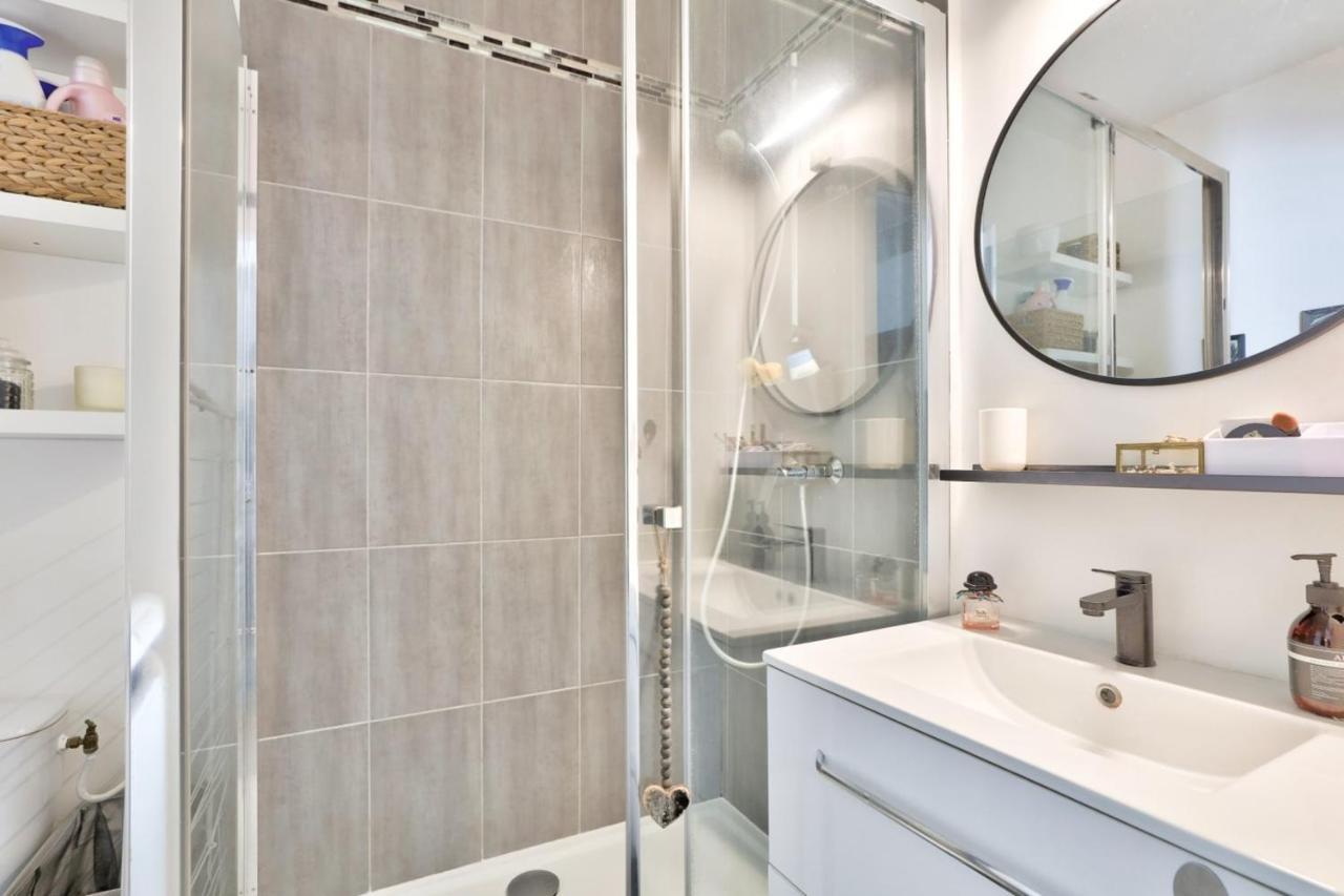 Cozy For 2 People In Montmartre *